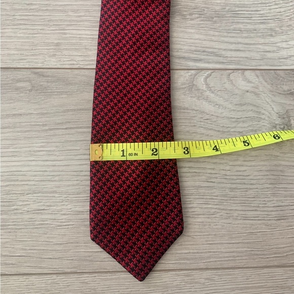 Ben Sherman Red & Black Pattern Silk Tie - Picture 7 of 7